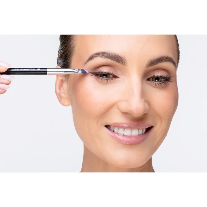 Notino Makeup Brushes Professional Angled Eyeliner Make-Up Brush 251 čopič za ličenje oči 1 kos