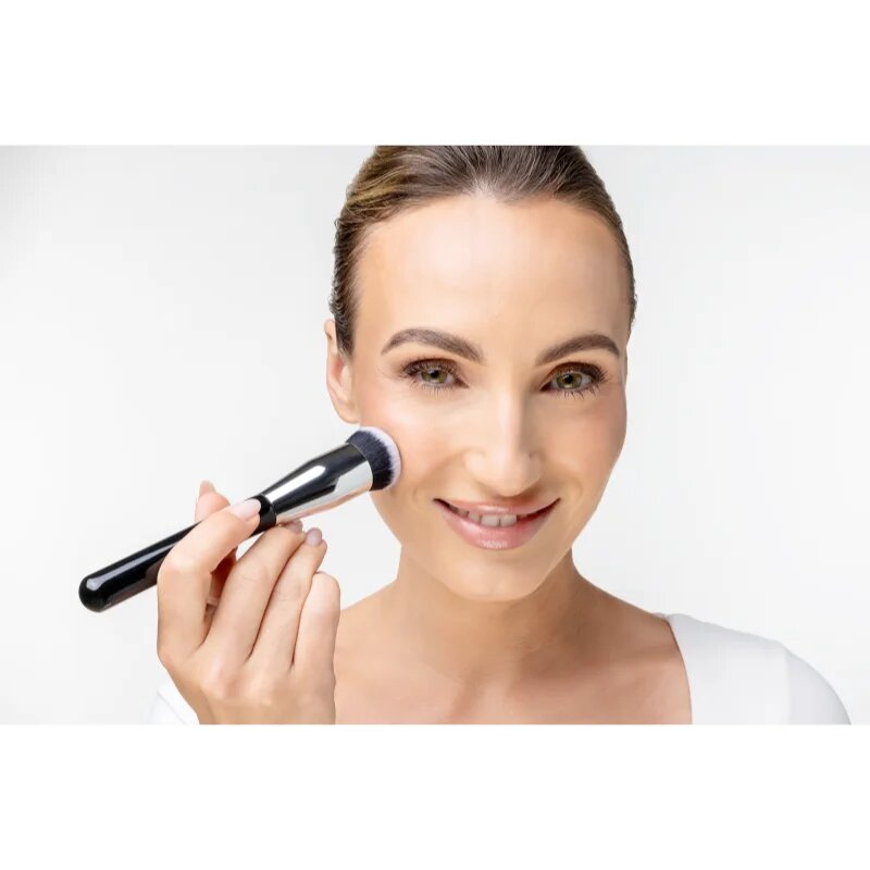 Notino Makeup Brushes Professional Domed Foundation Make-Up Brush 123 čopič za make-up 1 kos