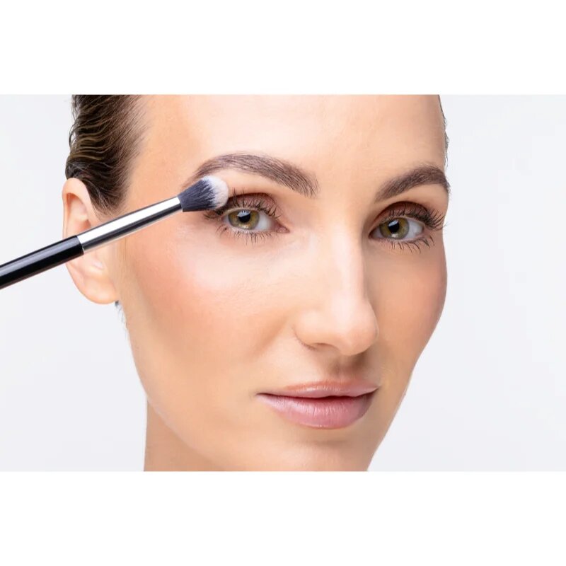 Notino Makeup Brushes Professional Eyeshadow Blending Make-Up Brush 205 čopič za senčila za oči 1 kos