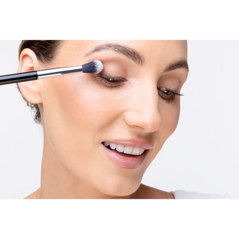 Notino Makeup Brushes Professional Eyeshadow Blending Make-Up Brush 205 čopič za senčila za oči 1 kos