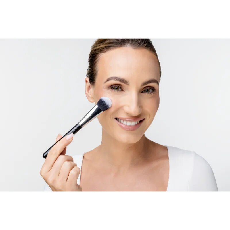 Notino Makeup Brushes Professional Flat Foundation Make-Up Brush 121 čopič za make-up 1 kos