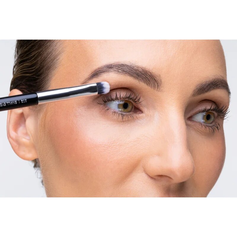 Notino Makeup Brushes Professional Small Eyeshadow Shader Make-Up Brush 202 čopič za senčila za oči 1 kos