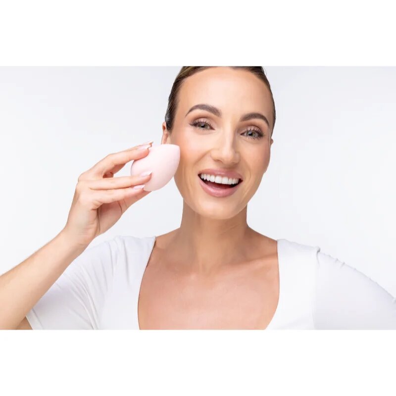 Notino Super Soft Make-Up Sponge gobica za tekoči puder v obliki kapljice Beige 1 kos