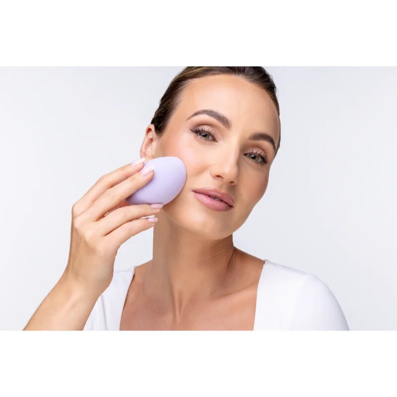 Notino Super Soft Make-Up Sponge precizna gobica za tekoči puder Lavender 1 kos