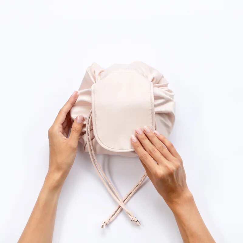 Notino Travel Collection Drawstring Make-Up Bag prostorna torbica za ličila Beige 1 kos