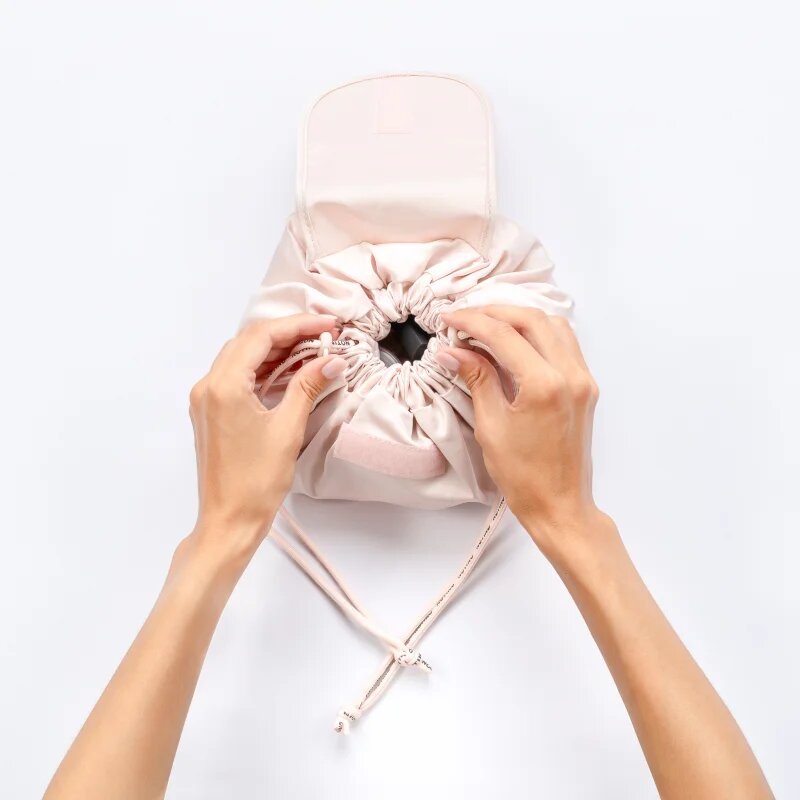 Notino Travel Collection Drawstring Make-Up Bag prostorna torbica za ličila Beige 1 kos