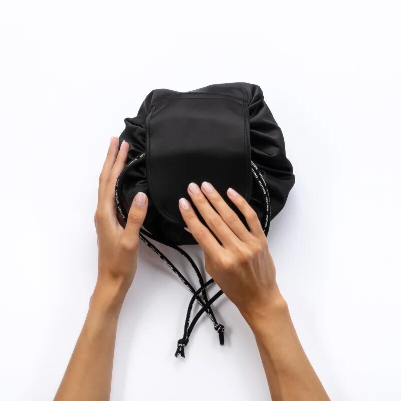 Notino Travel Collection Drawstring Make-Up Bag prostorna torbica za ličila Black 1 kos