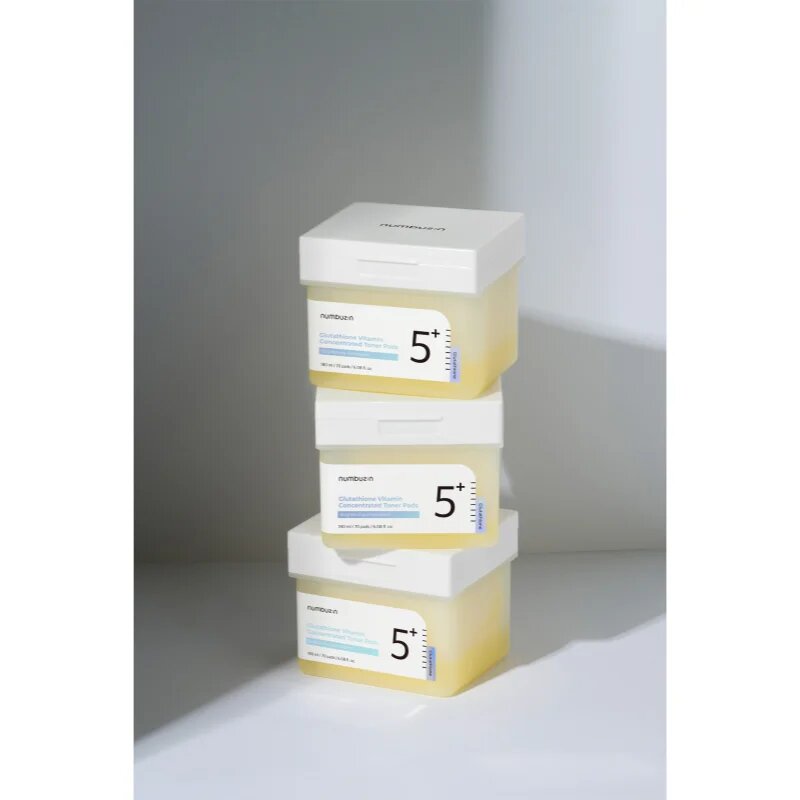 Numbuzin No. 5 Glutathione Vitamin Concentrated Toner Pad tonizirajoče blazinice za osvetljevanje kože in hidratacijo 70 kos