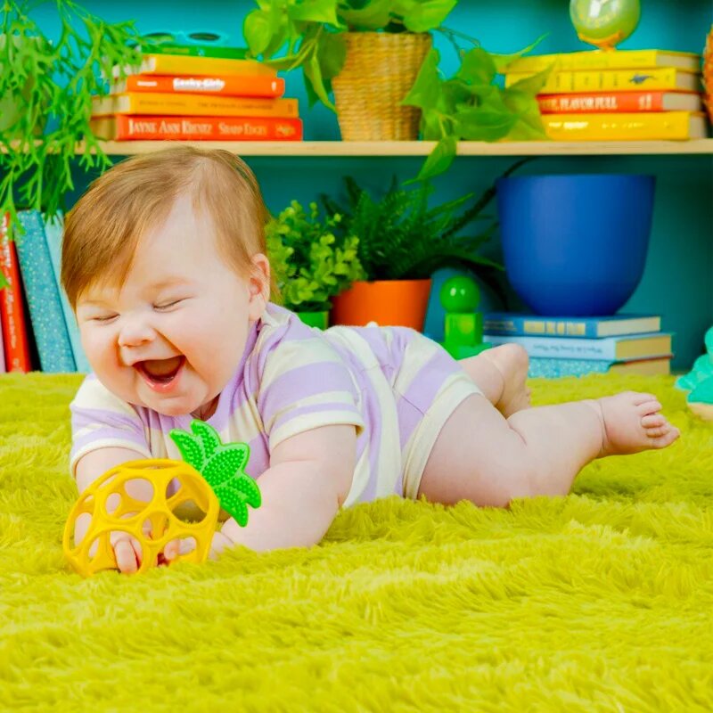 Oball Teether My Own™ grizalo Pineapple 1 kos