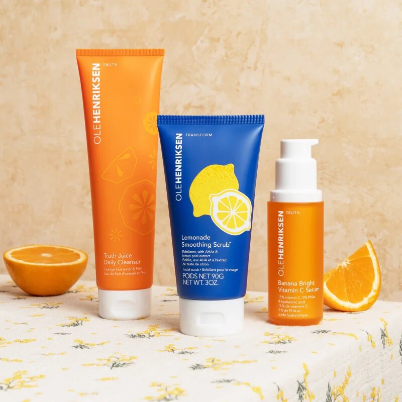 OLEHENRIKSEN Transform Lemonade Smoothing Srub gladilni piling za obraz z učinkom eksfoliacije 30 g