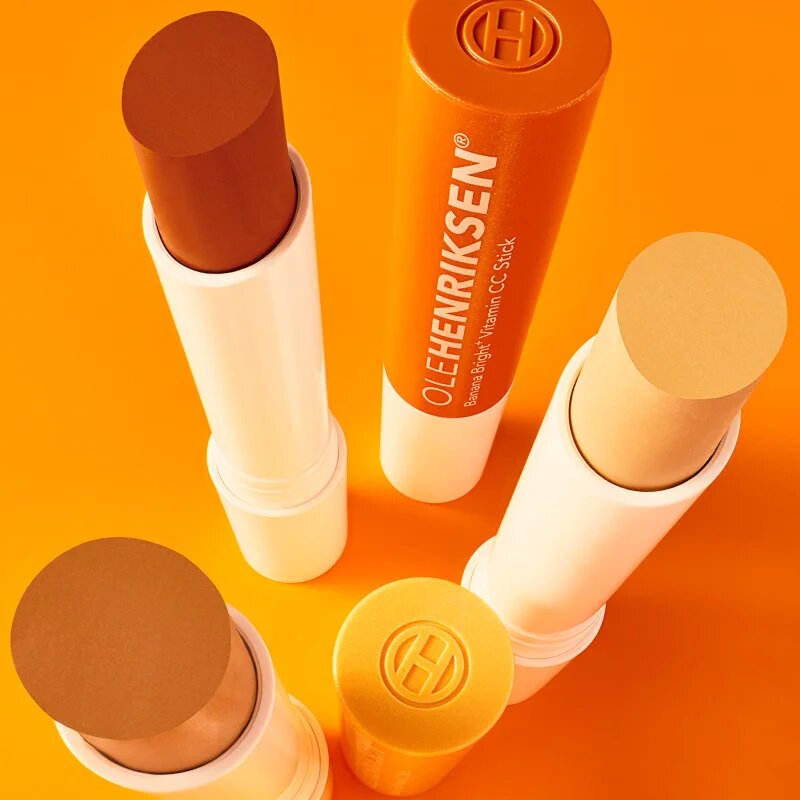 OLEHENRIKSEN Truth Banana Bright+ Vitamin CC Stick korektor in osvetljevalec odtenek Guava 3.7 g