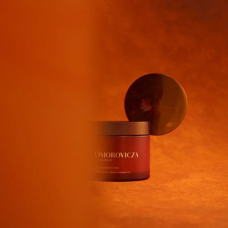 Omorovicza Gold Sugar Scrub sladkorni piling za nežno čiščenje in prehrano kože 200 ml