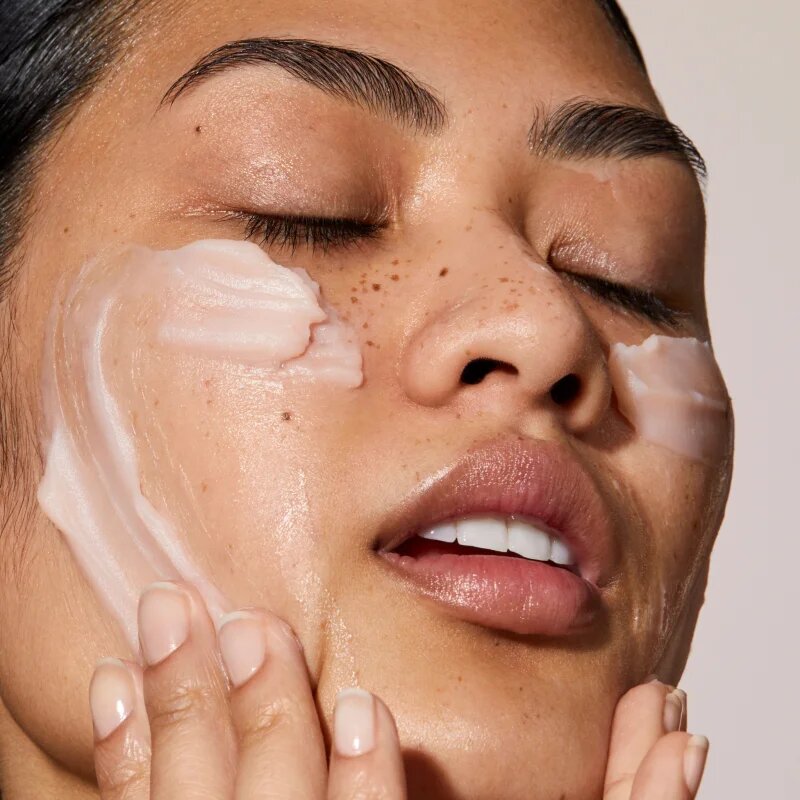 Omorovicza Queen Cream dnevna krema za obnovo čvrstosti obraza z mat učinkom 30 ml