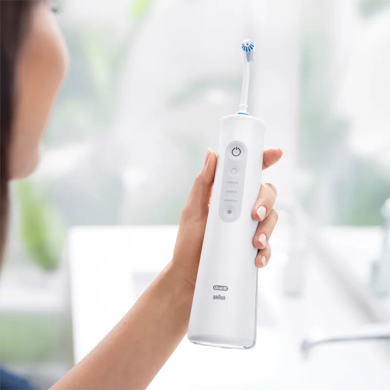 Oral-B Aquacare 6 Pro Expert ustna prha 1 kos