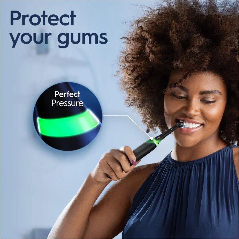 Oral-B iO White Clean električna zobna ščetka z etuijem za polnilno postajo Matte Black 1 kos