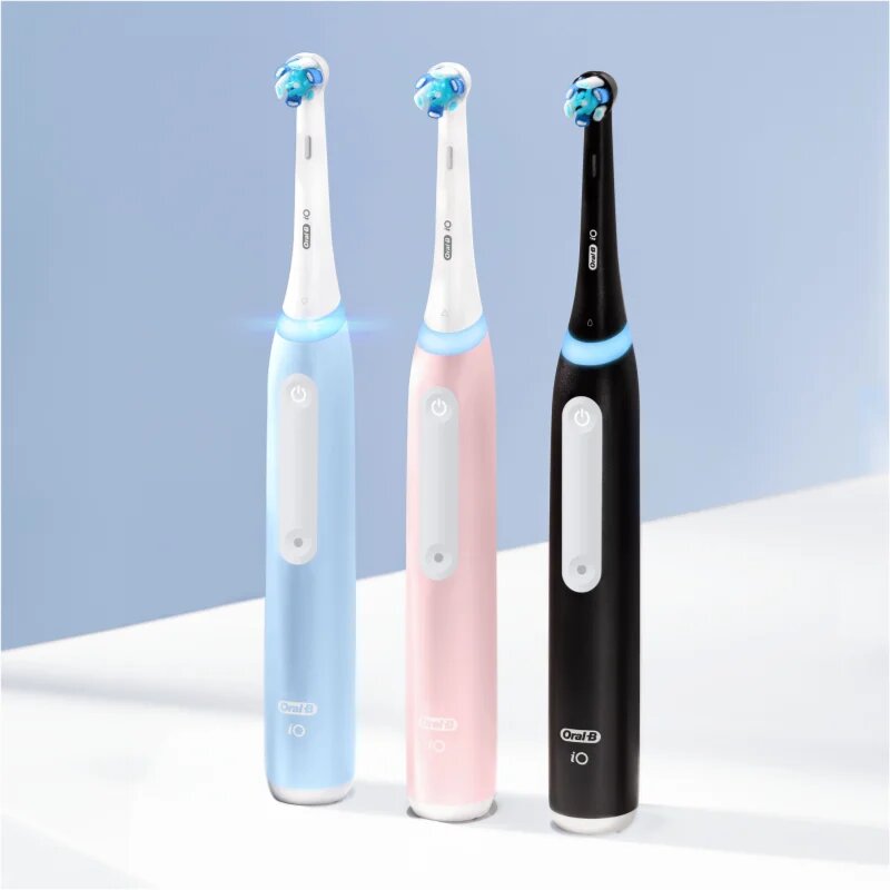 Oral-B iO White Clean električna zobna ščetka z etuijem za polnilno postajo Matte Black 1 kos