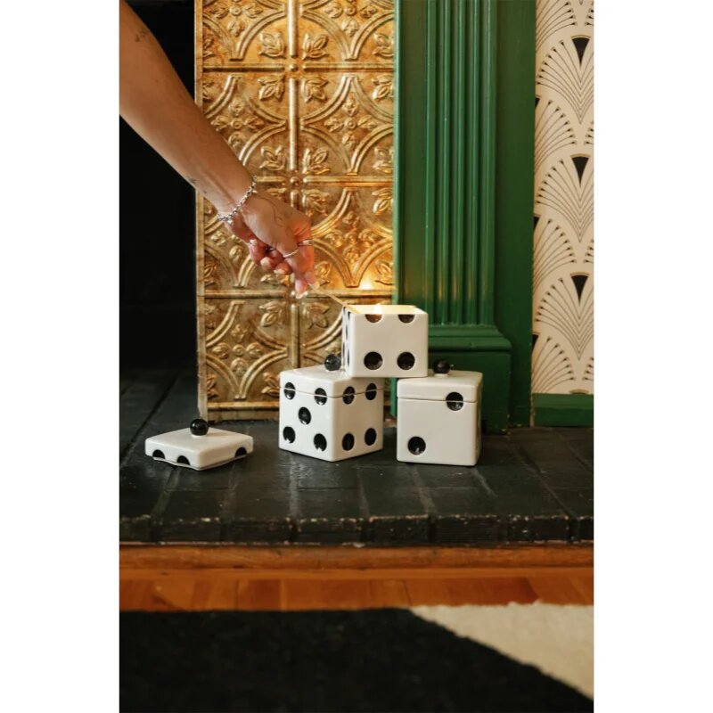 Paddywax Lucky Dice Lava Stone dišeča sveča iz keramike 283 g