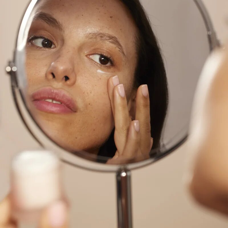 Payot Roselift Crème Liftante Regard krema za predel okoli oči za korekcijo temnih kolobarjev in gub 15 ml