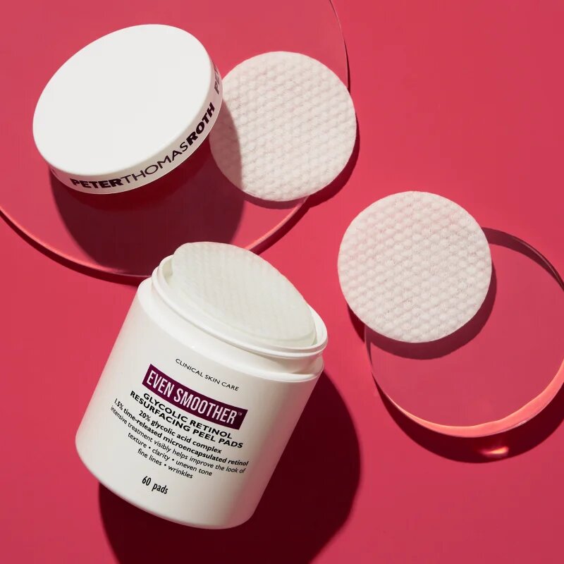 Peter Thomas Roth EVEN SMOOTHER™ Glycolic Retinol Resurfacing Peel Pads piling blazinice za obraz za noč 1 caps.
