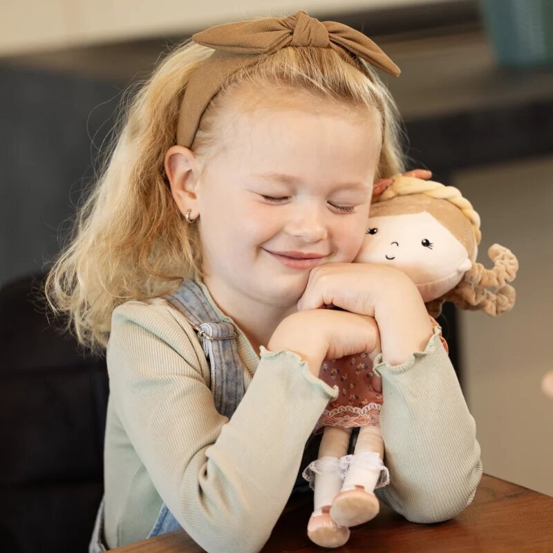 Petite&Mars Cuddly Toy Sophie punčka 35 cm