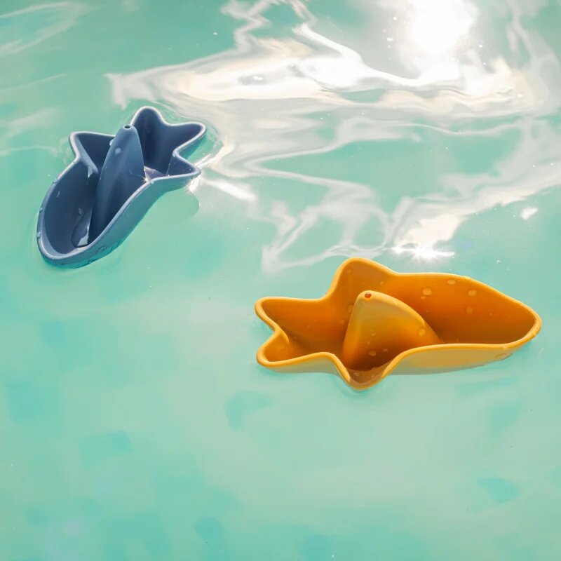 Petite&Mars Water Toys igrača za v vodo 6 m+ Sharks 3 kos