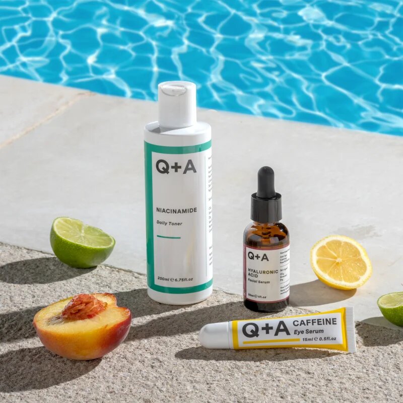 Q+A Caffeine posvetlitveni serum za predel okoli oči s kofeinom 15 ml