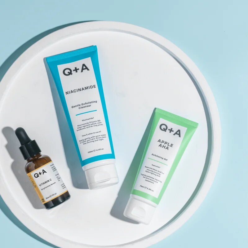 Q+A Niacinamide eksfoliacijski čistilni gel 125 ml