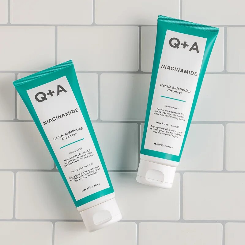Q+A Niacinamide eksfoliacijski čistilni gel 125 ml