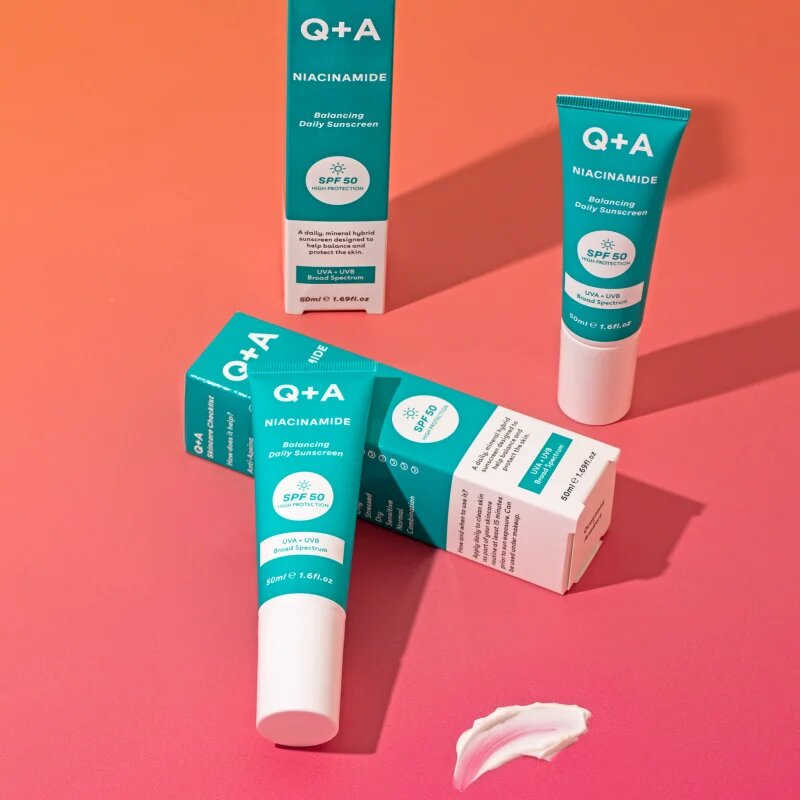 Q+A Niacinamide zaščitna krema za obraz SPF 50 50 ml