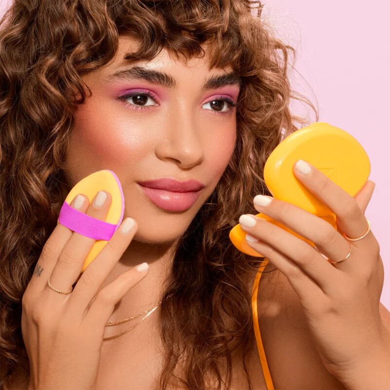 Real Techniques Miracle 2-In-1 gobica za puder 1 kos