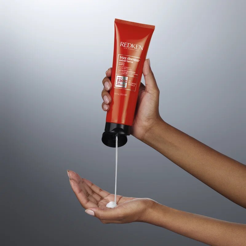 Redken Frizz Dismiss termo zaščitna krema za gladitev neobvladljivih las 250 ml