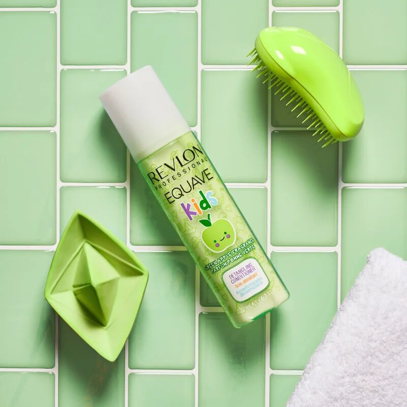 Revlon Professional Equave Kids hipoalergenski balzam brez spiranja za lažje razčesavanje las od 3 let 200 ml
