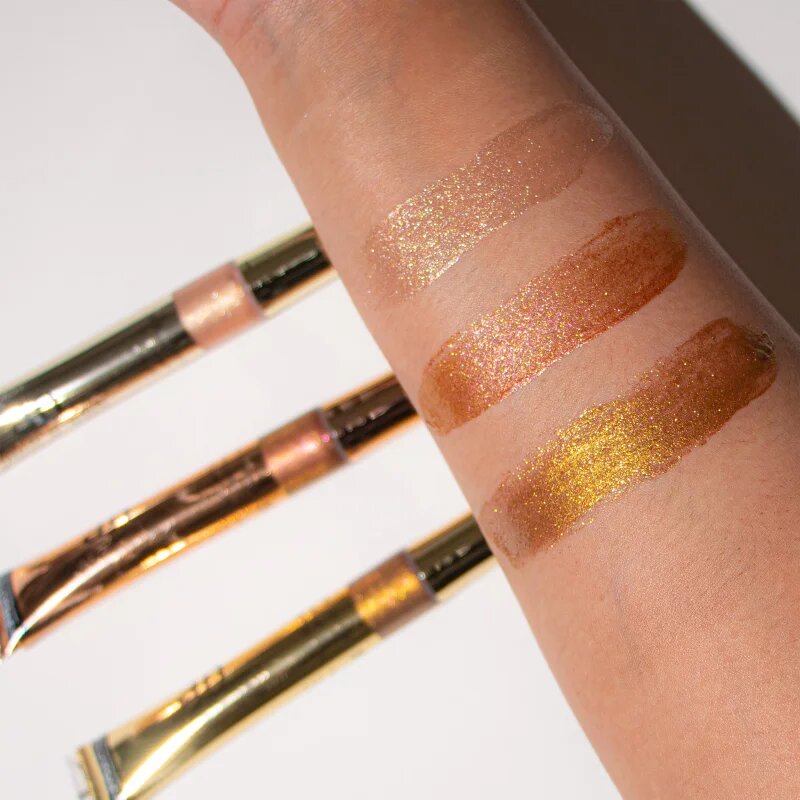 Revolution Relove Glow Up tekoči osvetljevalec odtenek Lit Up 8 ml