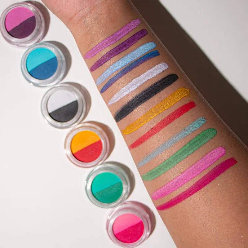 Revolution Relove Water Activated Liner tekoče črtalo za oči odtenek Cryptic 68 g