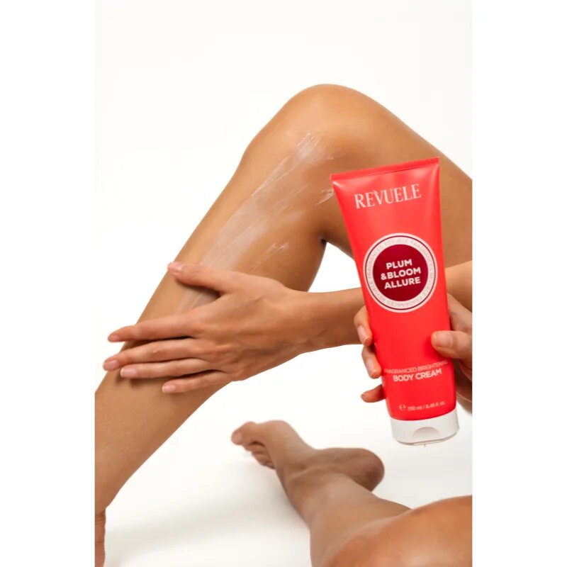 Revuele Plum & Bloom Allure Fragranced Brightening Body Cream posvetlitvena krema za telo z vlažilnim učinkom za ženske 250 ml
