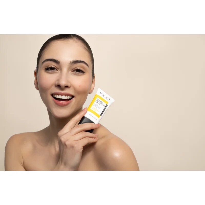 Revuele Vitamin C Moisturizer SPF 20 vlažilna in posvetlitvena krema za obraz SPF 20 50 ml