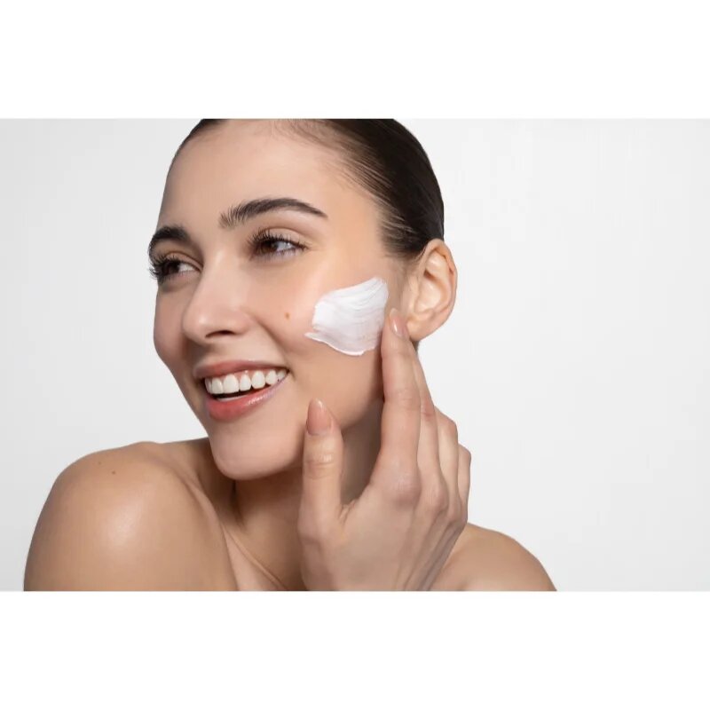 Revuele Vitamin C Moisturizer SPF 20 vlažilna in posvetlitvena krema za obraz SPF 20 50 ml