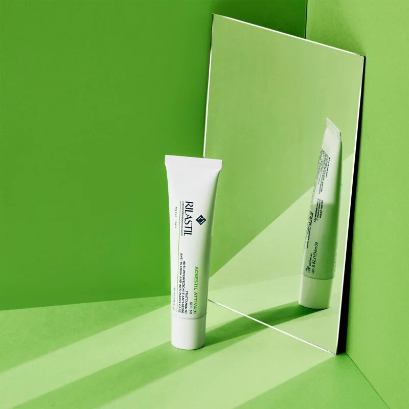 Rilastil Acnestil Attiva (+) krema za obraz proti nepravilnostim na koži SPF 30 40 ml