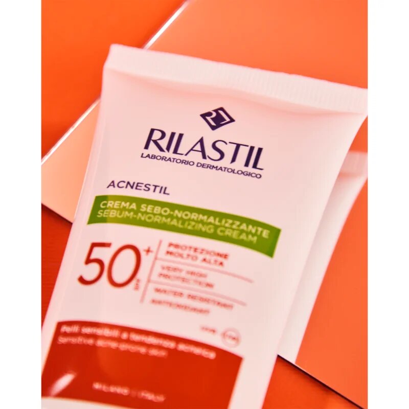 Rilastil Acnestil zaščitna matirajoča krema za obraz SPF 50+ 40 g