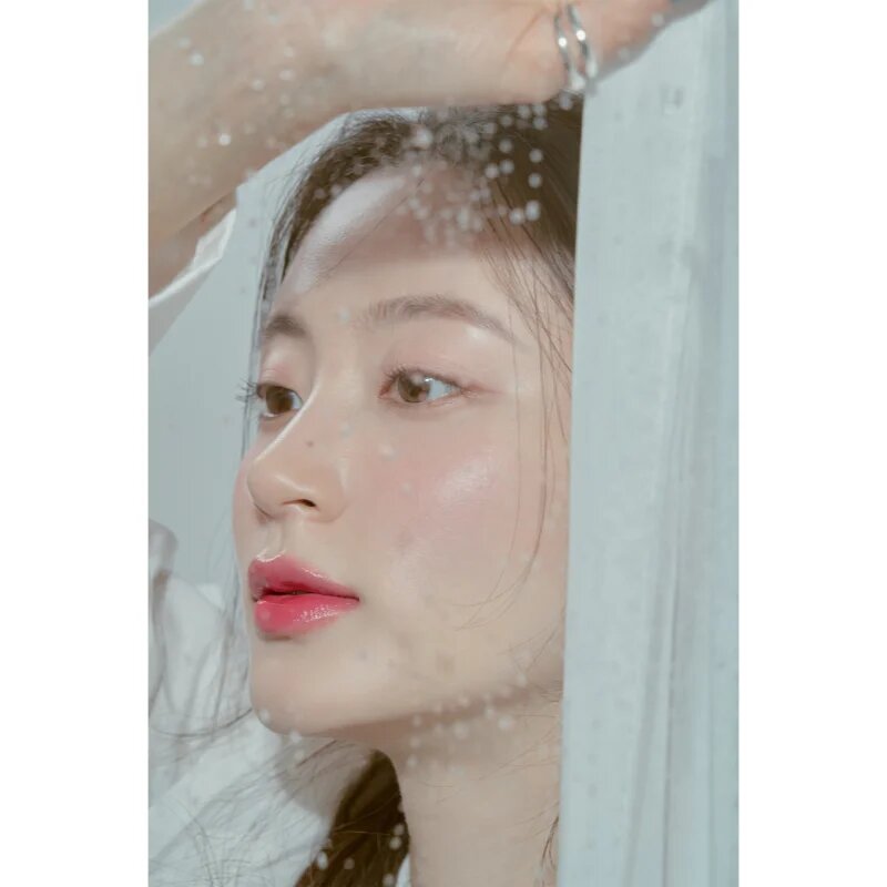 rom&nd Dewy Ful Water Tint dolgoobstojni sijaj za ustnice odtenek #01 In Coral 5 g
