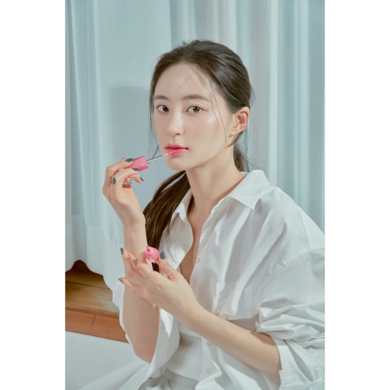 rom&nd Dewy Ful Water Tint dolgoobstojni sijaj za ustnice odtenek #05 Taffy 5 g