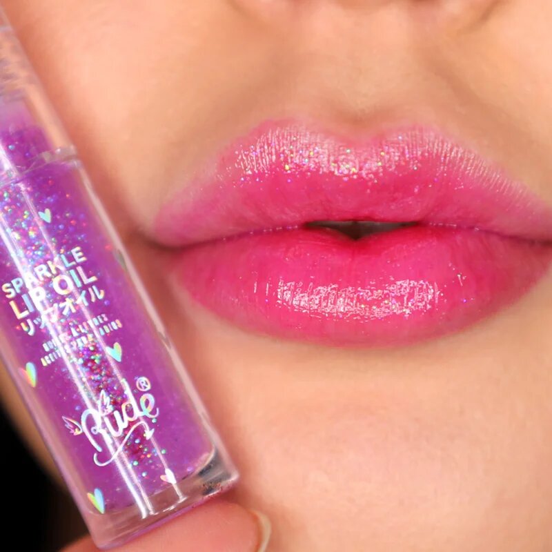 Rude Cosmetics Manga Collection Sparkle Lip Oil tonirno olje za ustnice z vlažilnim učinkom odtenek Grape 4 g