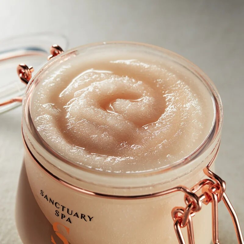 Sanctuary Spa Signature Natural Oils solni piling za prehrano in hidracijo 650 g