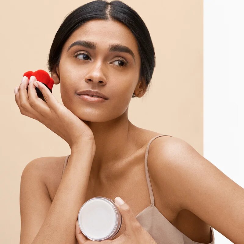 Shiseido HANATSUBAKI HAKE Polishing Face Brush čopič za nanos tekočih in pudrastih izdelkov 1 kos