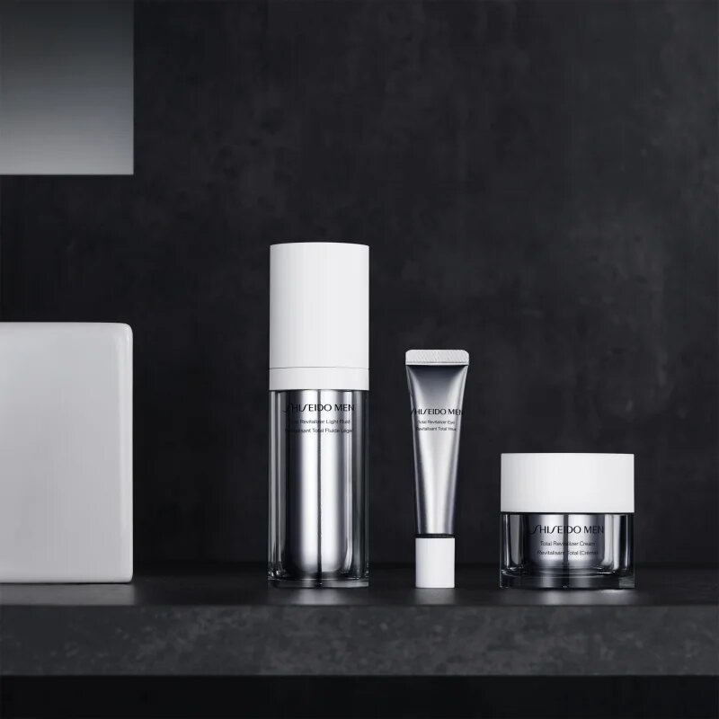 Shiseido Men Total Revitalizer Eye lahka krema za predel okoli oči za moške 15 ml