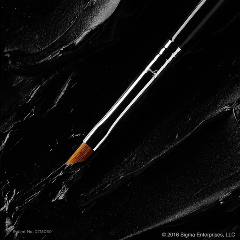 Sigma Beauty Eyes E06 WINGED LINER™ BRUSH čopič za ličenje oči 1 kos