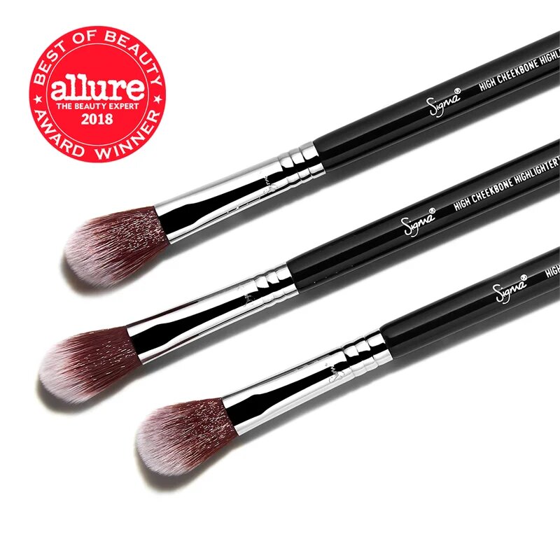 Sigma Beauty Face F03 High Cheekbone Highlighter™ Brush čopič za osvetljevalec 1 kos