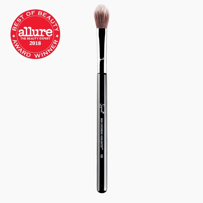 Sigma Beauty Face F03 High Cheekbone Highlighter™ Brush čopič za osvetljevalec 1 kos
