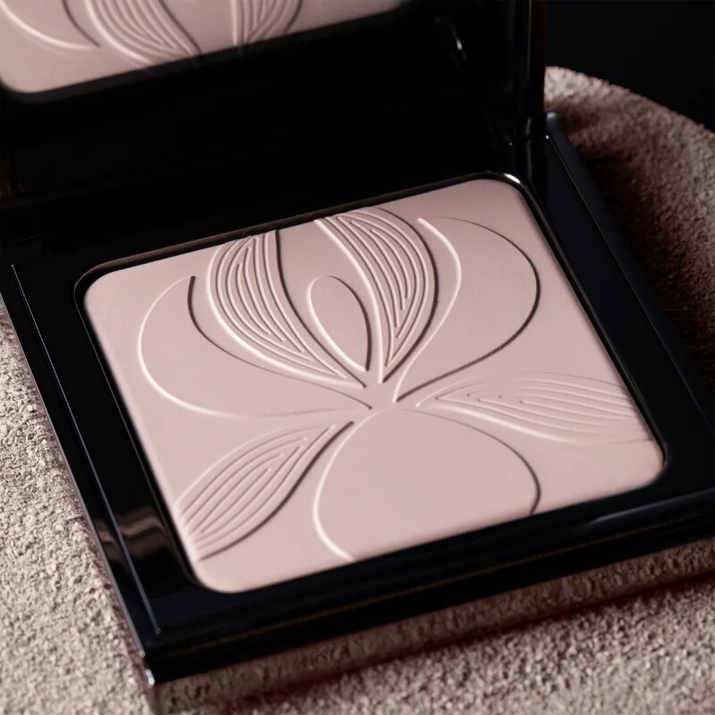 Sisley Blur Expert puder za osvetljevanje z gladilnim učinkom odtenek 0 Light 11 g