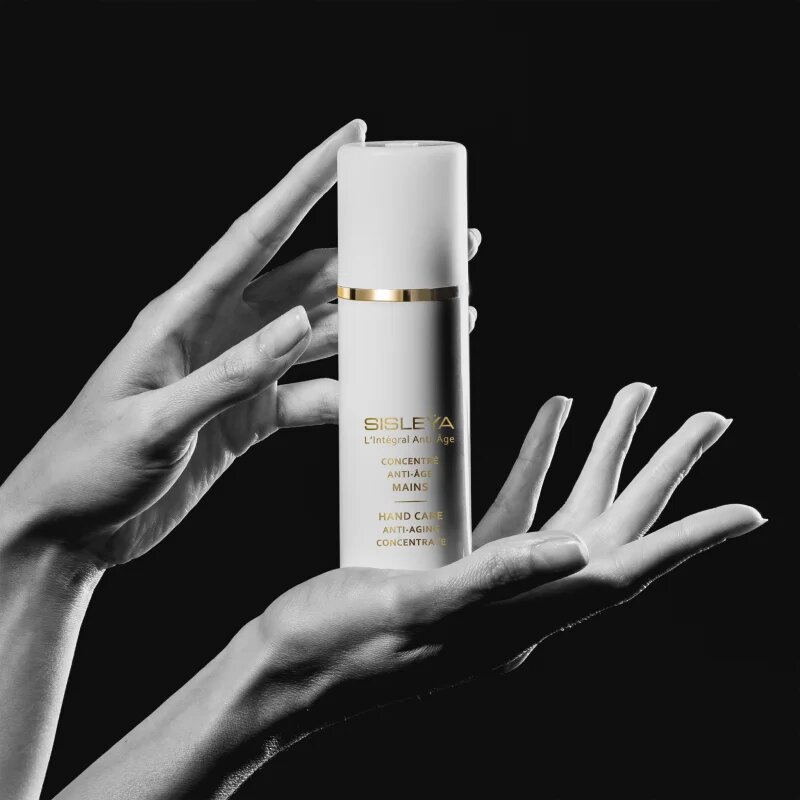 Sisley Sisleÿa L'Integral Anti-Aging Concentrate Hand Care pomlajevalna krema za roke proti pigmentnim madežem SPF 30 75 ml